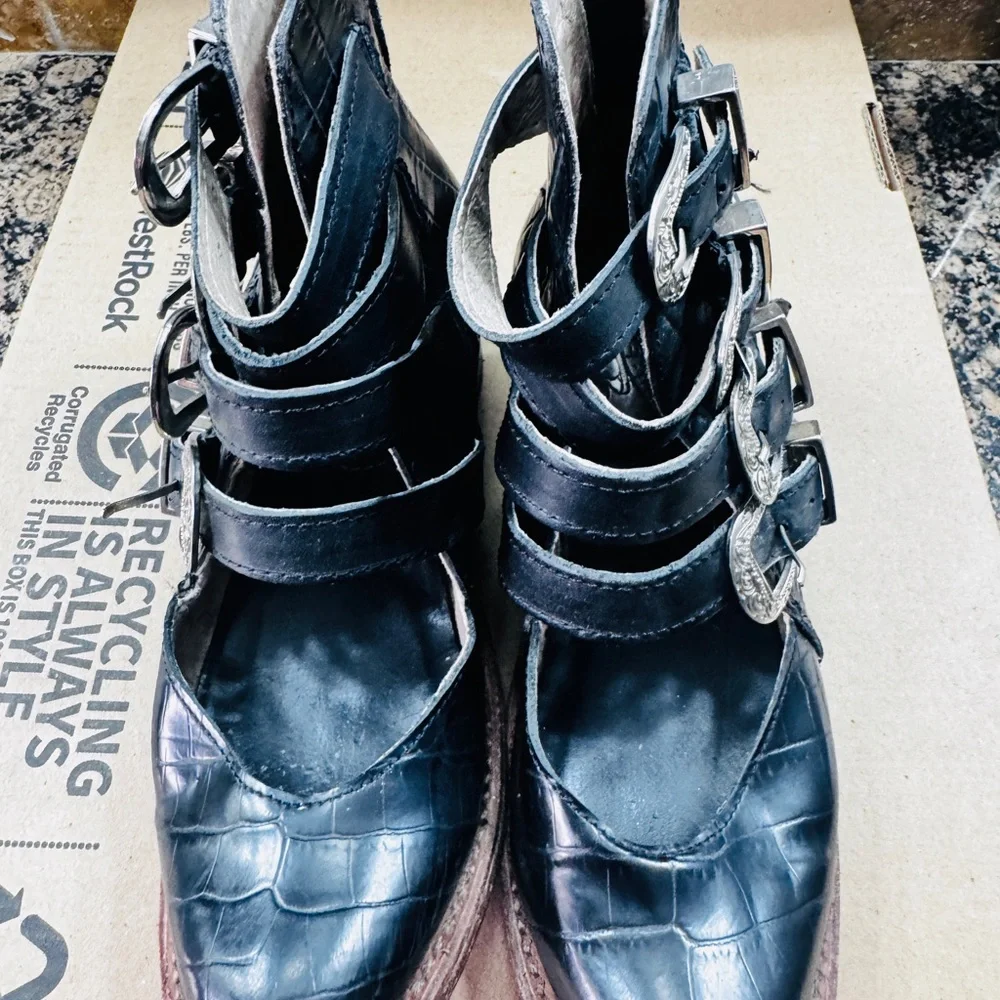 Free Bird Scarlett Black Croc-Embossed Buckle Shoes - Picture 2 of 4